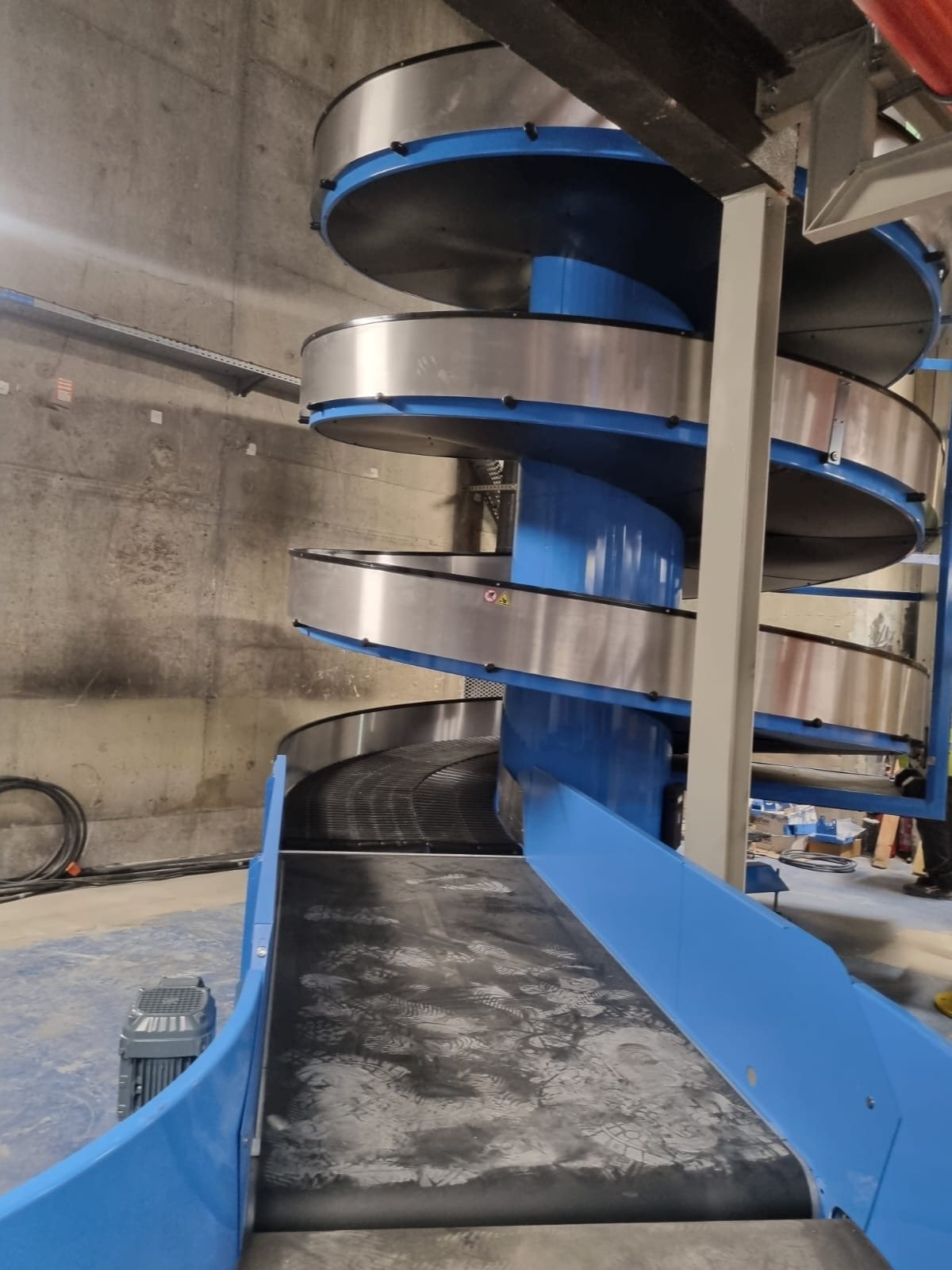 Spiral baggage conveyor — BHS installation by TP Metal d.o.o.